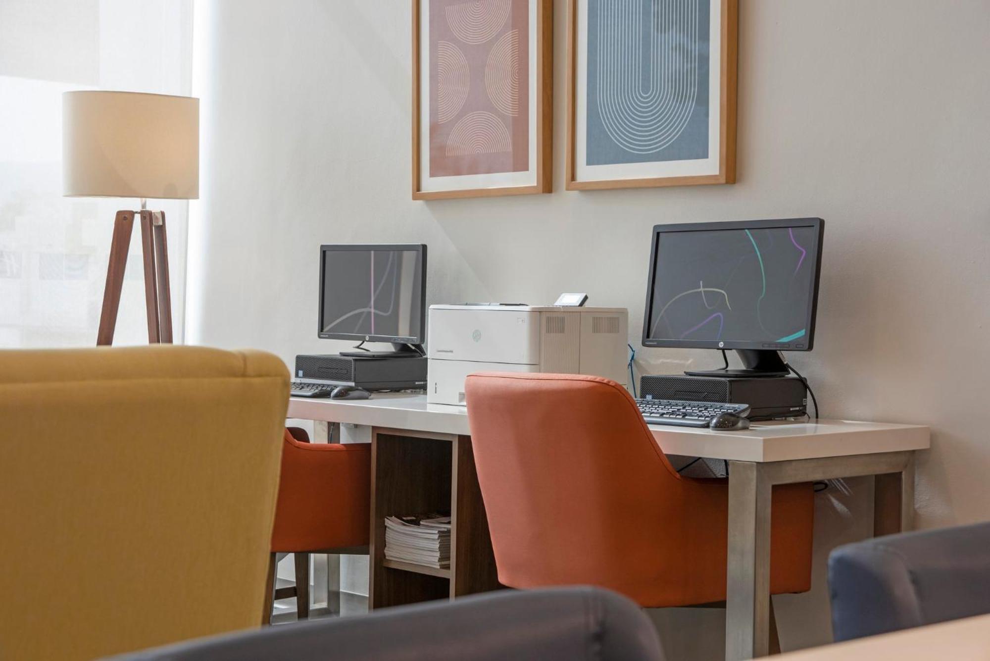 ספופן Holiday Inn Express Guadalajara Iteso By Ihg מראה חיצוני תמונה