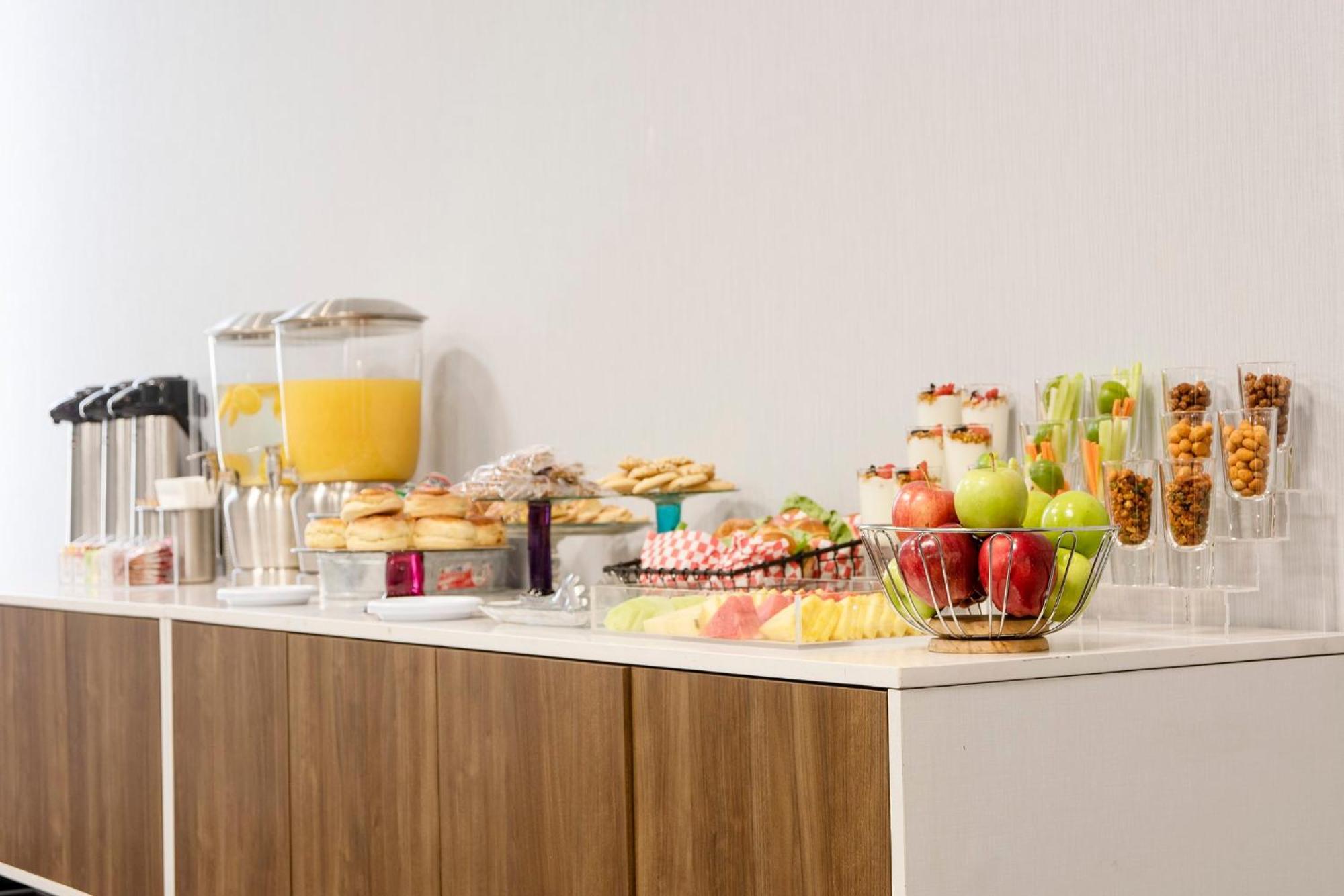 ספופן Holiday Inn Express Guadalajara Iteso By Ihg מראה חיצוני תמונה