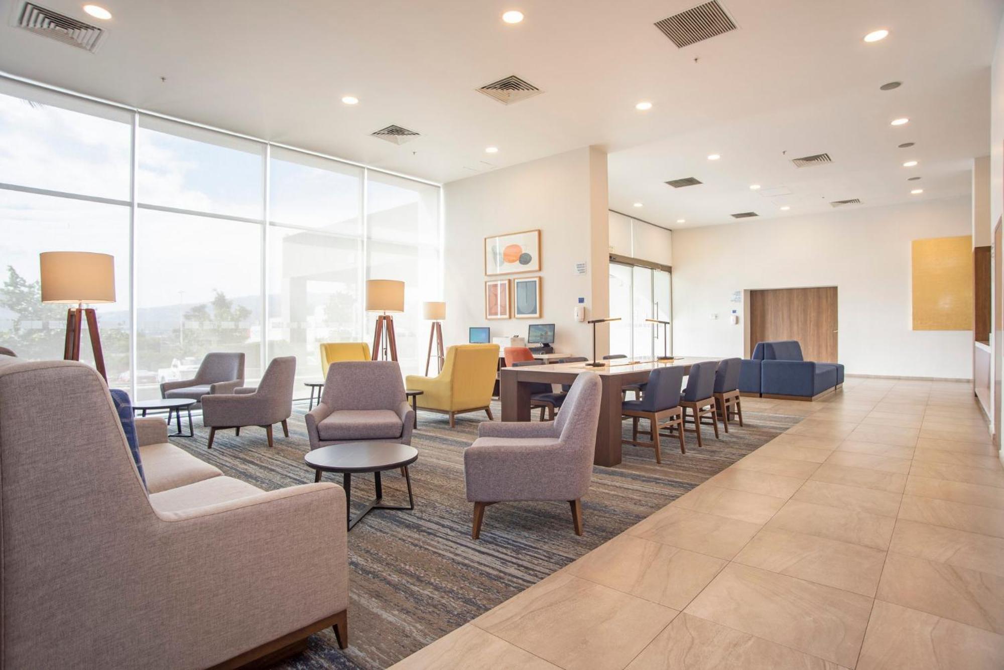 ספופן Holiday Inn Express Guadalajara Iteso By Ihg מראה חיצוני תמונה