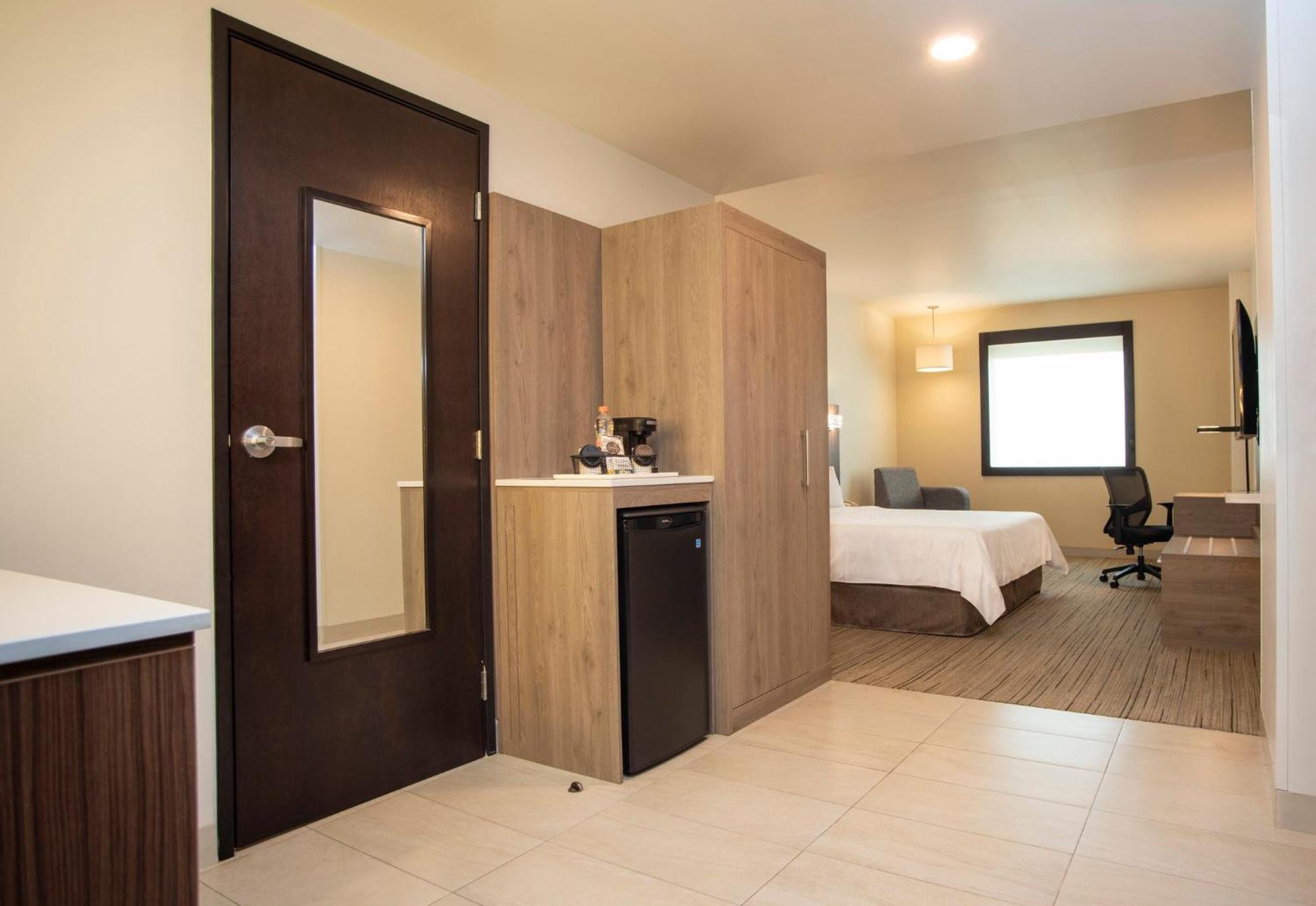 ספופן Holiday Inn Express Guadalajara Iteso By Ihg מראה חיצוני תמונה