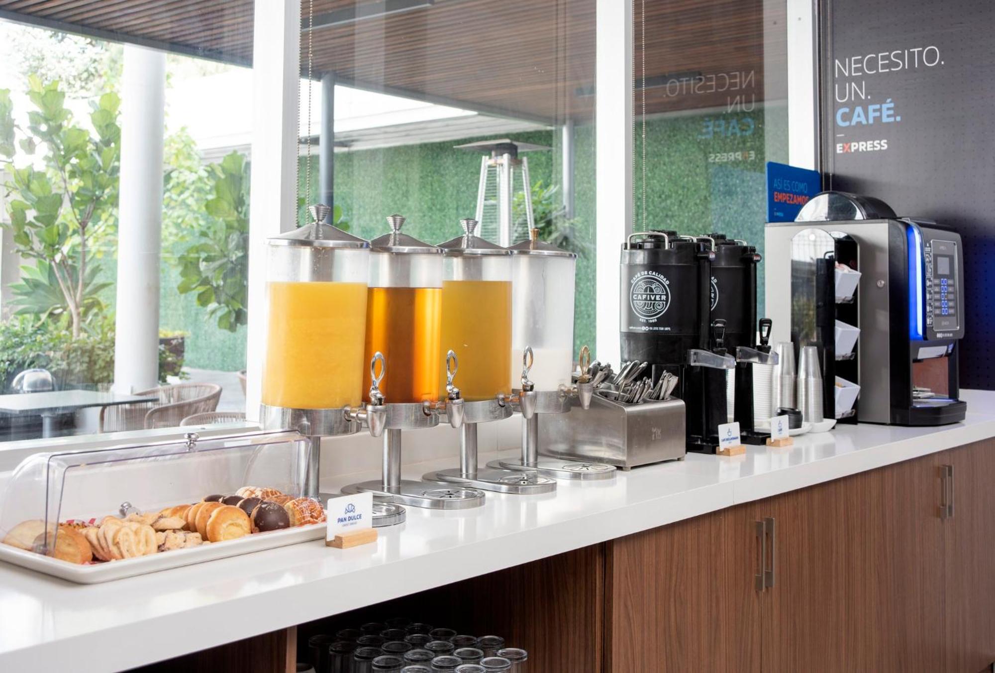 ספופן Holiday Inn Express Guadalajara Iteso By Ihg מראה חיצוני תמונה