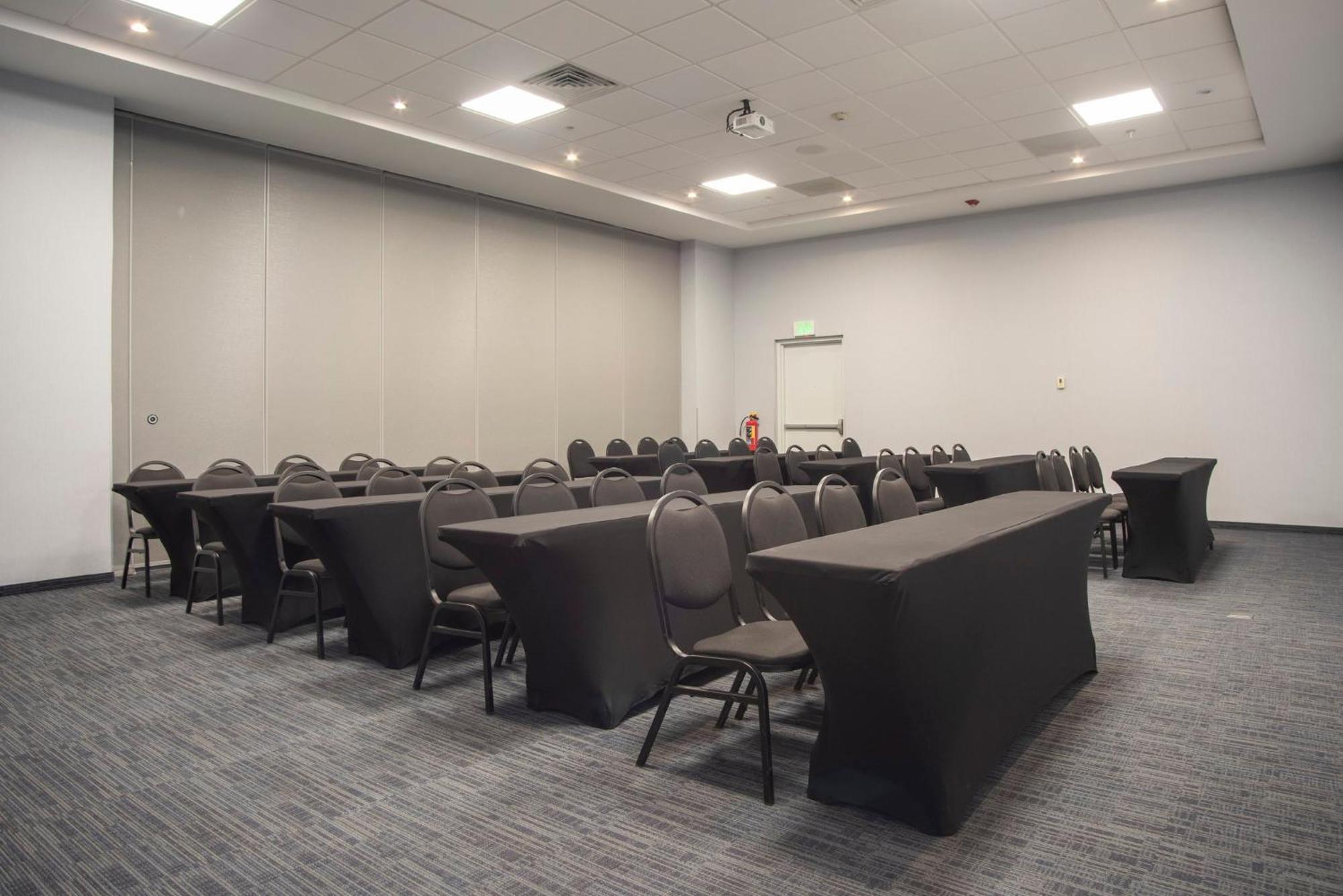ספופן Holiday Inn Express Guadalajara Iteso By Ihg מראה חיצוני תמונה