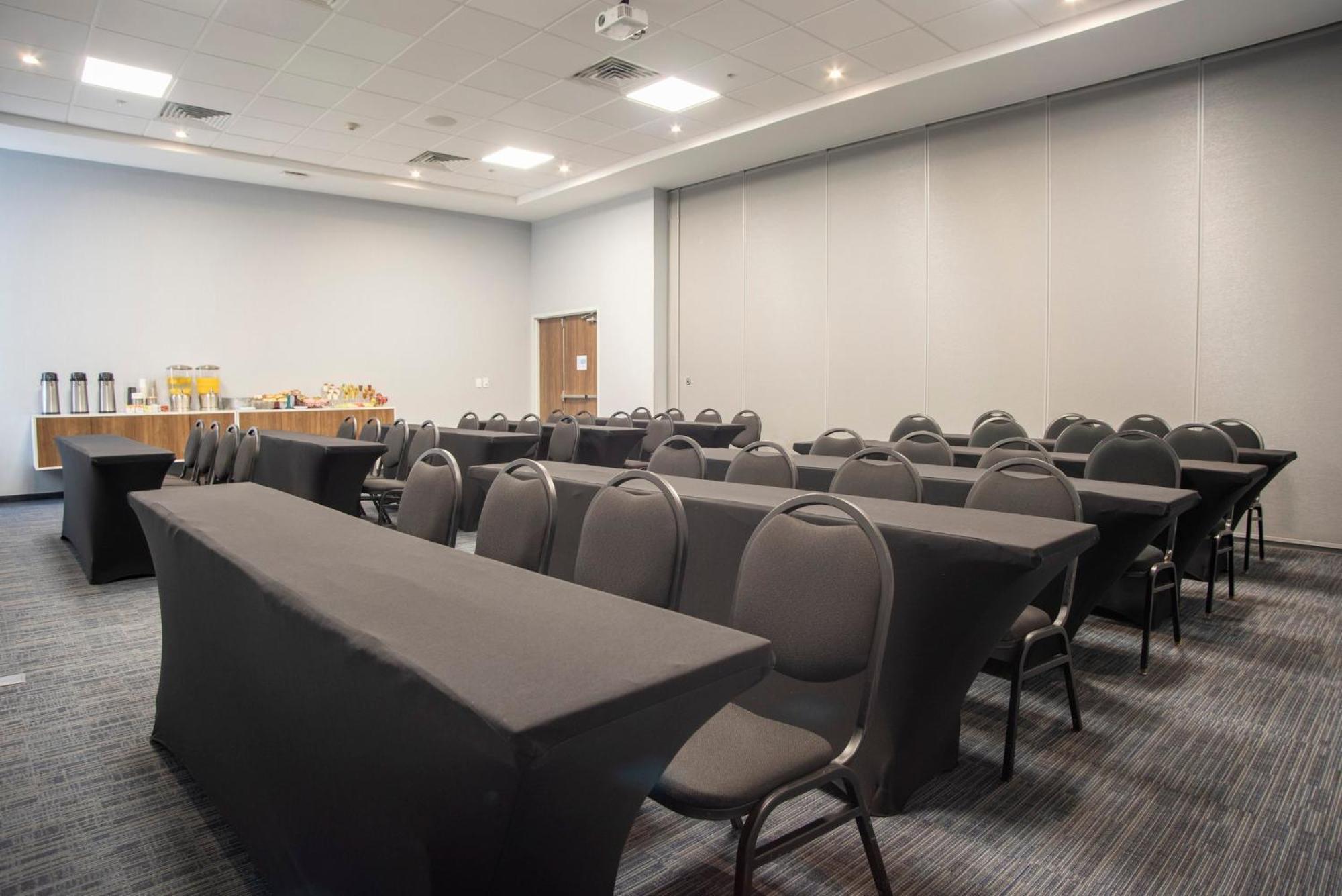 ספופן Holiday Inn Express Guadalajara Iteso By Ihg מראה חיצוני תמונה