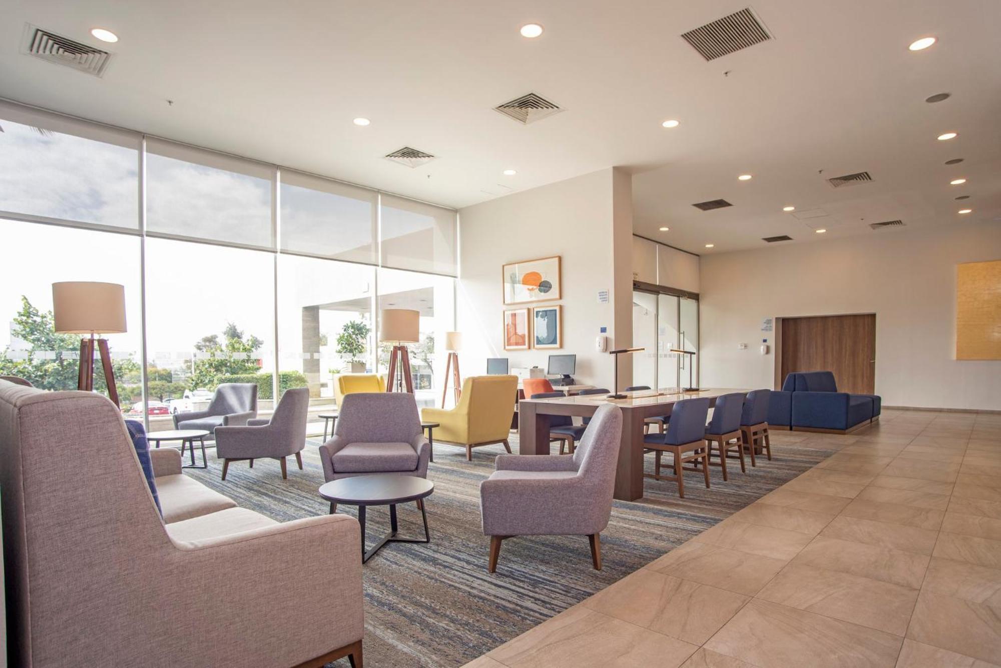 ספופן Holiday Inn Express Guadalajara Iteso By Ihg מראה חיצוני תמונה