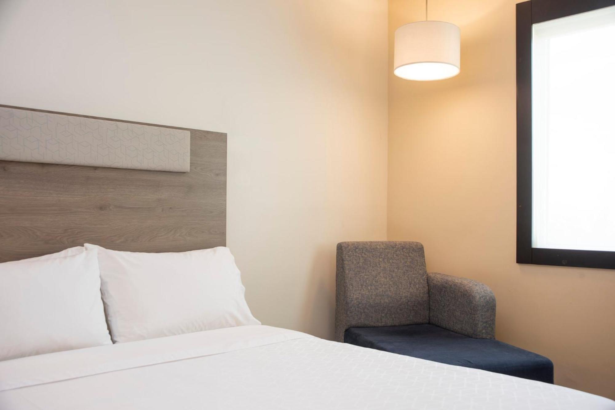 ספופן Holiday Inn Express Guadalajara Iteso By Ihg מראה חיצוני תמונה