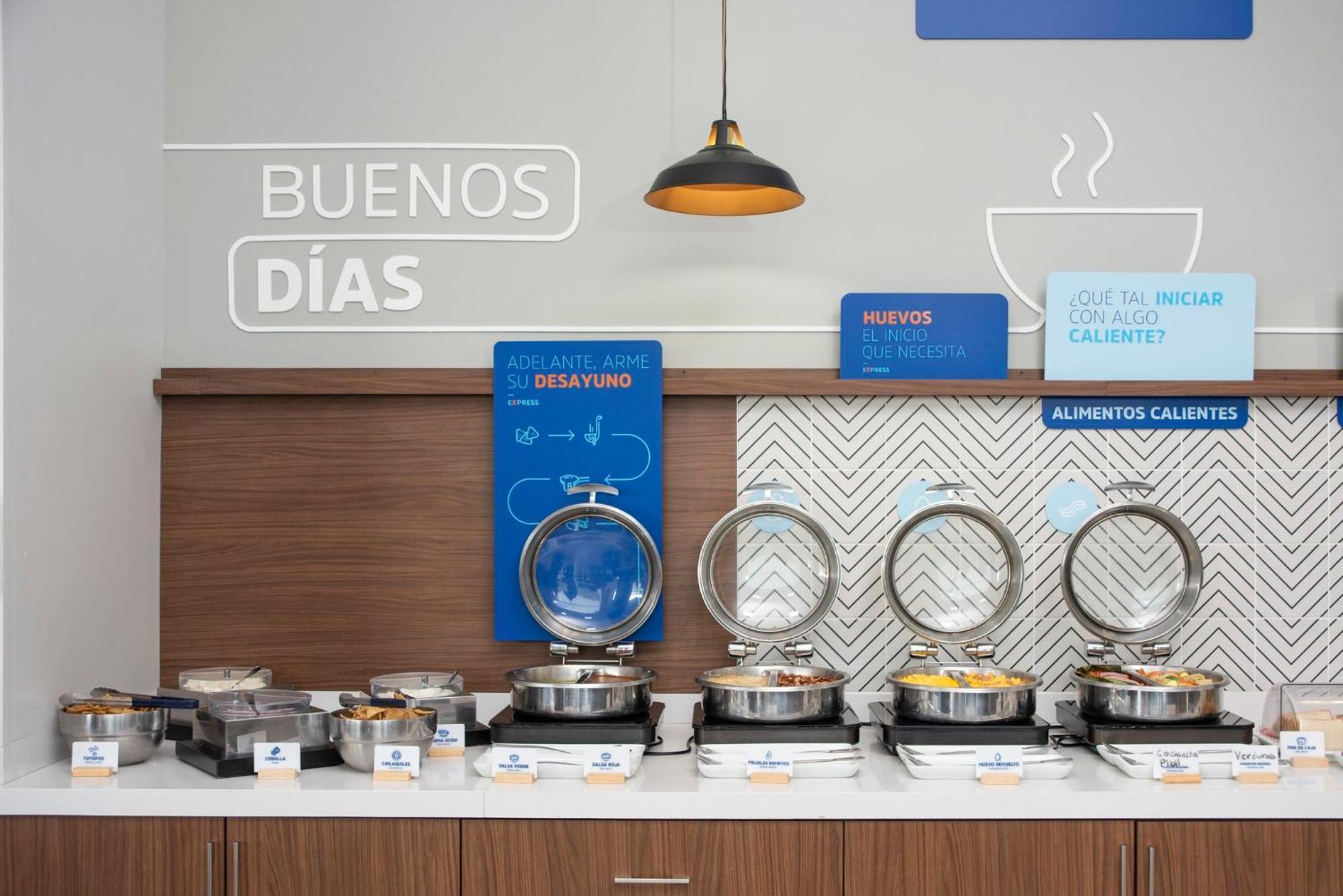 ספופן Holiday Inn Express Guadalajara Iteso By Ihg מראה חיצוני תמונה
