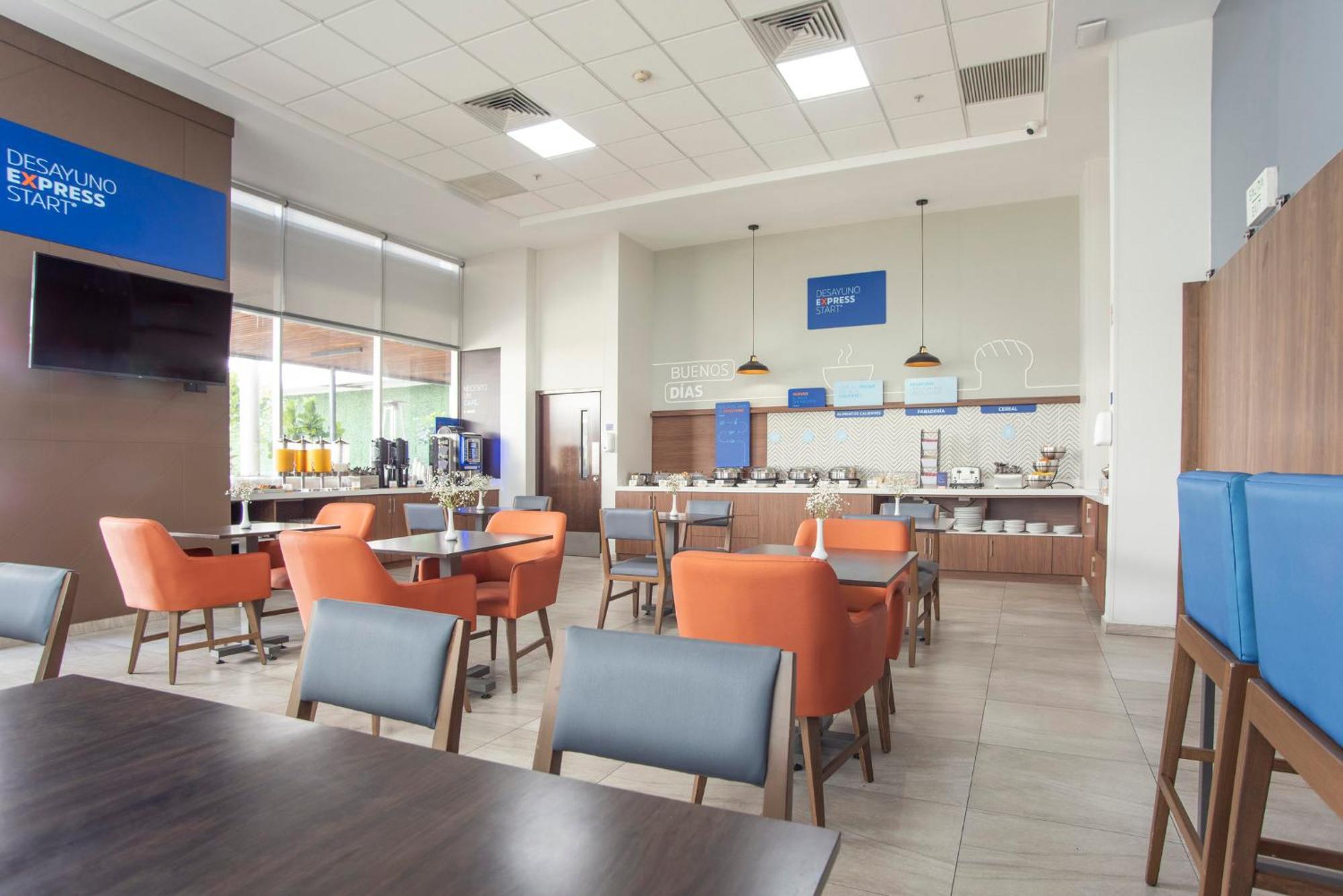 ספופן Holiday Inn Express Guadalajara Iteso By Ihg מראה חיצוני תמונה